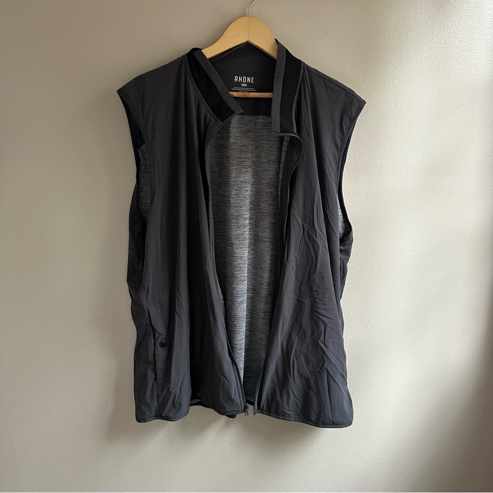 Rhone Top Flight Water Resistant Vest Dark Grey Sleeveless Vest Size XXL